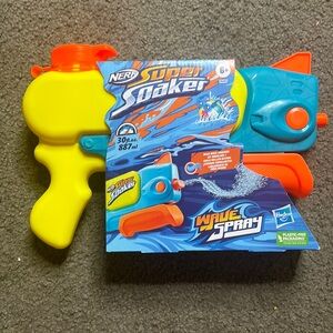 New Nerf Super Soaker Wave Spray Water Blaster, Nozzle Moves